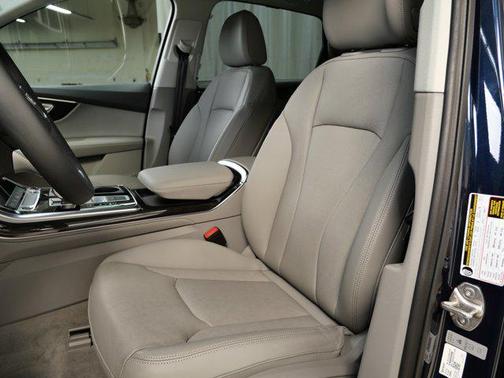 2023 Audi Q7 55 Premium Plus