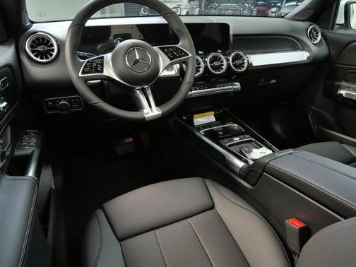 2025 Mercedes-Benz GLB 250 4MATIC