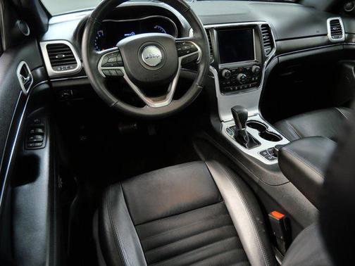 Diamond Black Crystal Pearlcoat 2018 Jeep Grand Cherokee Sterling Edition