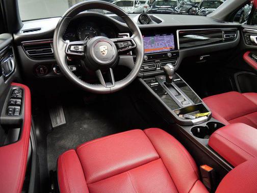 2023 Porsche Macan Base