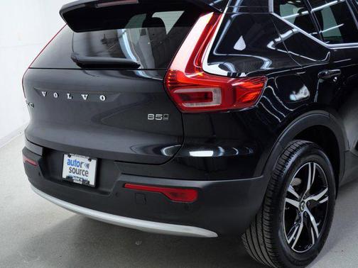 2025 Volvo XC40 B5 Core Bright Theme