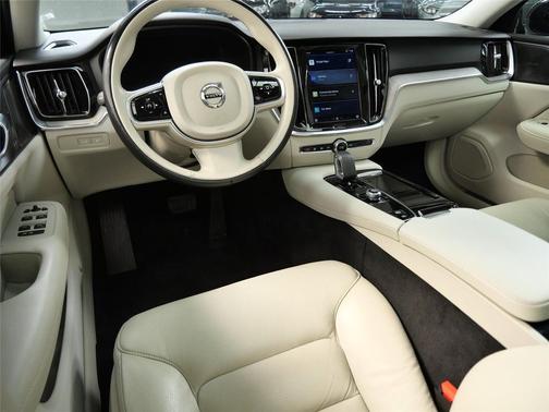 2023 Volvo S60 Recharge Plug-In Hybrid T8 Plus Dark Theme