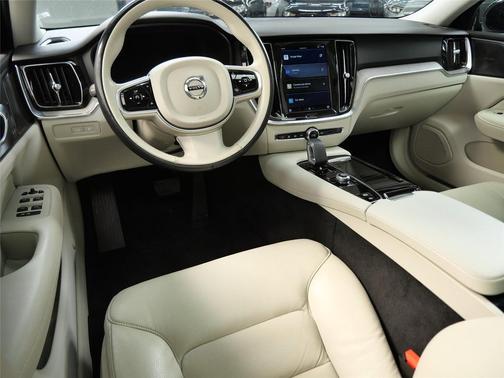 2023 Volvo S60 Recharge Plug-In Hybrid T8 Plus Dark Theme