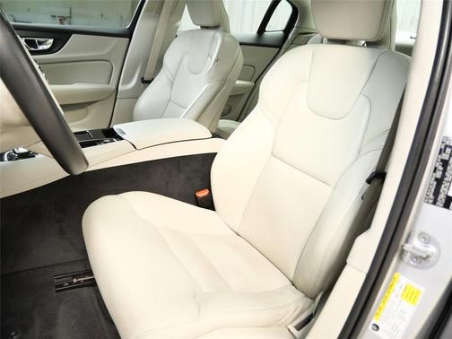 2023 Volvo S60 Recharge Plug-In Hybrid T8 Plus Dark Theme