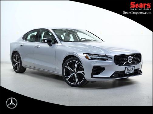 2023 Volvo S60 Recharge Plug-In Hybrid T8 Plus Dark Theme