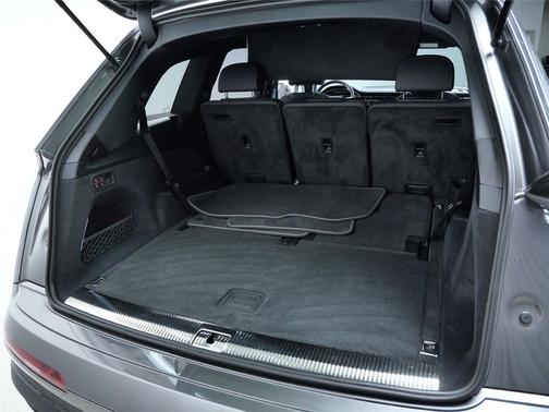 2025 Audi Q7 45 Premium Plus