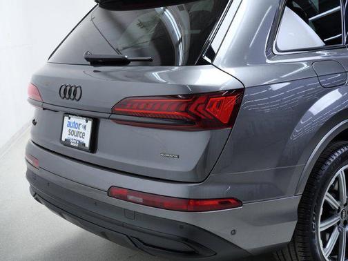 Mythos Black Metallic 2023 Audi Q7 45 Premium Plus