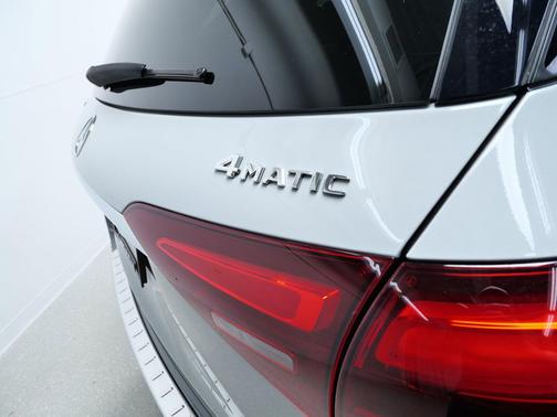Green 2025 Mercedes-Benz GLE 350 4MATIC