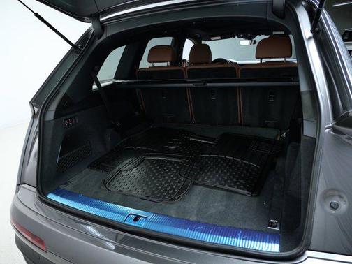 2023 Audi Q7 45 Premium Plus