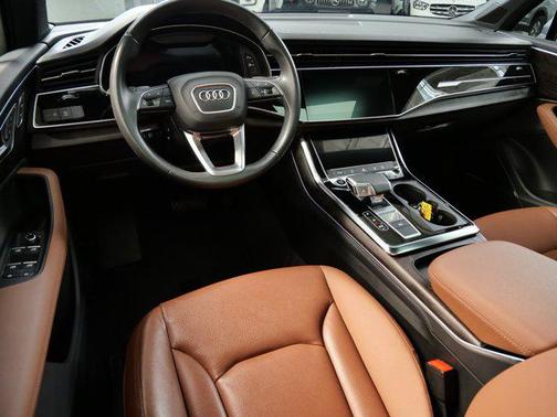 2023 Audi Q7 45 Premium Plus