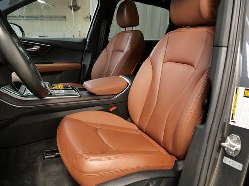 2023 Audi Q7 45 Premium Plus