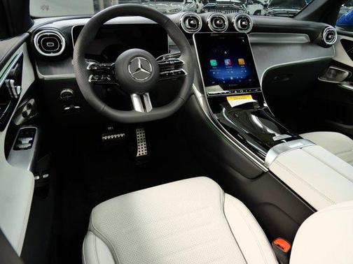 2025 Mercedes-Benz GLC 350e Base
