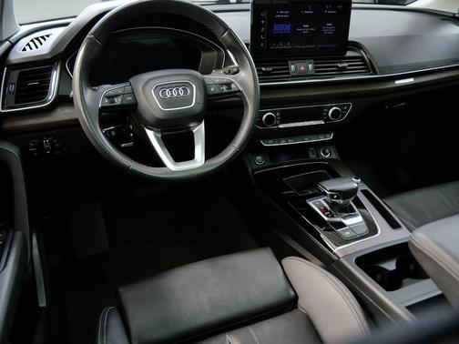 Mythos Black Metallic 2024 Audi Q5 e 55 S line Premium Plus