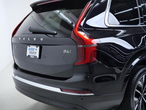 Onyx Black Metallic 2025 Volvo XC90 B6 Plus 7-Seater
