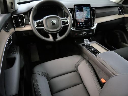 Onyx Black Metallic 2025 Volvo XC90 B6 Plus 7-Seater