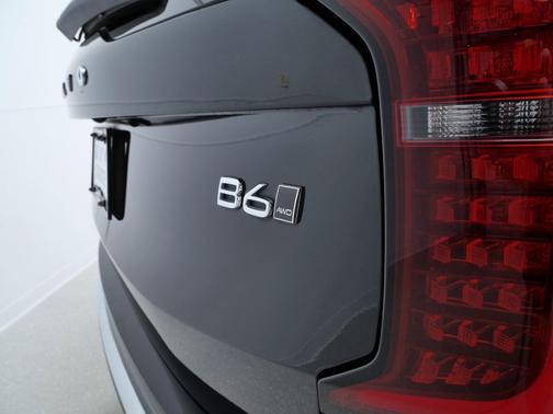 Onyx Black Metallic 2025 Volvo XC90 B6 Plus 7-Seater