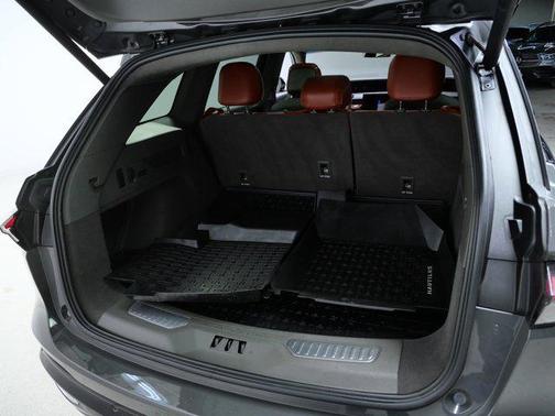 Chroma Caviar Dark Gray Metallic Clearcoat 2024 Lincoln Nautilus Black Label