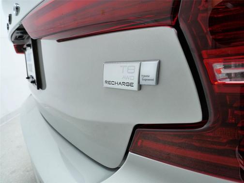 2022 Volvo S60 Recharge Plug-In Hybrid T8 R-Design Expression