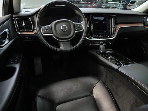 2022 Volvo S60 Recharge Plug-In Hybrid T8 R-Design Expression