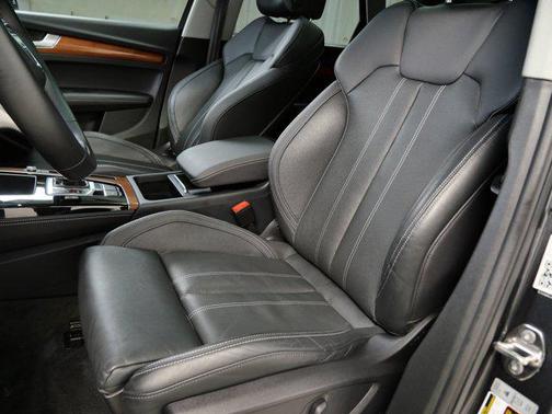 2022 Audi Q5 45 S line Premium Plus