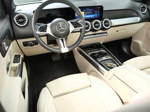 2025 Mercedes-Benz GLB 250 4MATIC