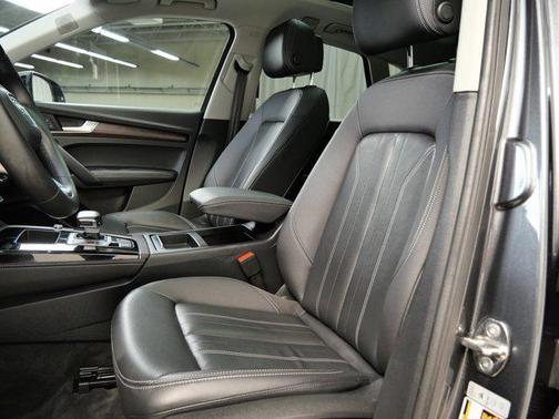 2022 Audi Q5 45 S line Premium Plus