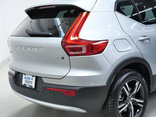 2025 Volvo XC40 B5 Core Bright Theme