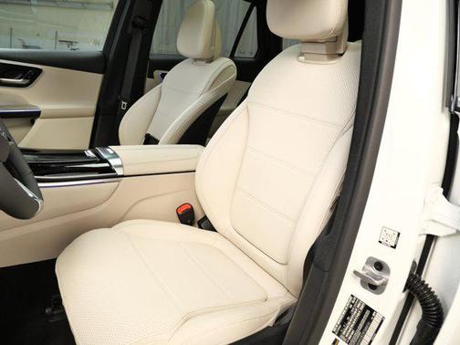 2025 Mercedes-Benz GLC 350e Base