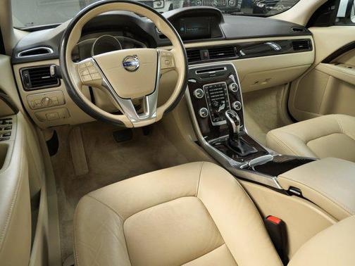 2016 Volvo XC70 T5 Platinum