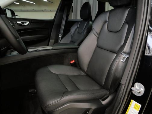 2025 Volvo XC60 Plus