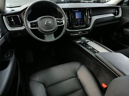 2025 Volvo XC60 Plus