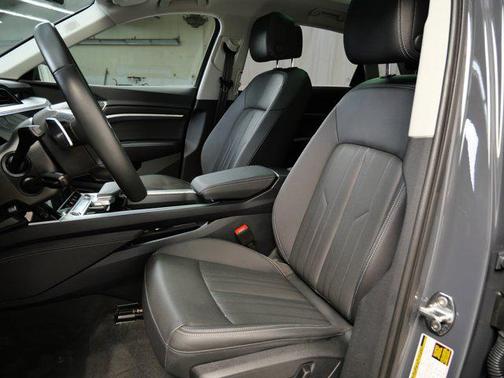 2024 Audi Q8 e-tron Premium Plus
