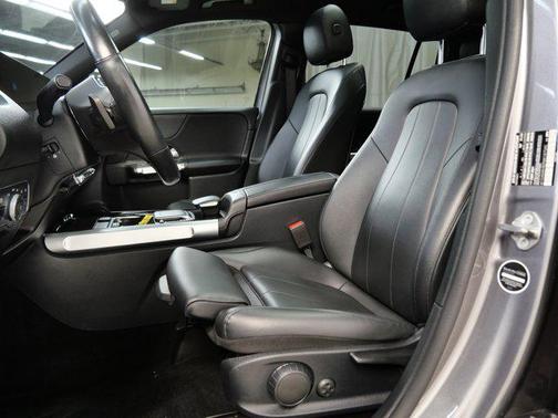 Mountain Grey Metallic 2022 Mercedes-Benz GLB 250 4MATIC