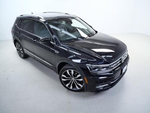 Deep Black Pearl 2019 Volkswagen Tiguan 2.0T SEL