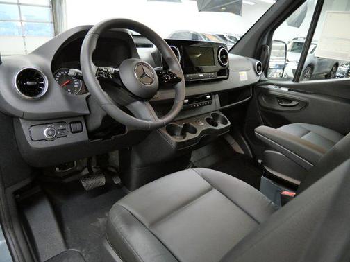2025 Mercedes-Benz Sprinter 2500 Standard Roof