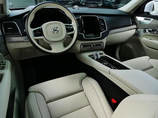 2025 Volvo XC90 Plug-In Hybrid T8 Ultra 7-Seater