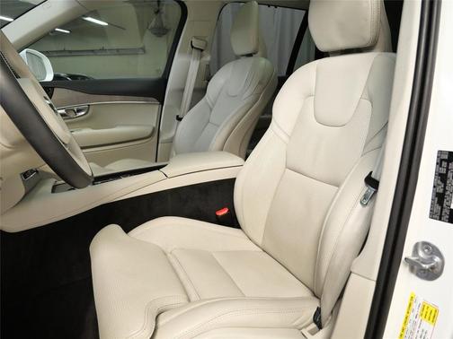 2024 Volvo XC90 Recharge Plug-In Hybrid T8 Ultimate Bright Theme 7-Seater