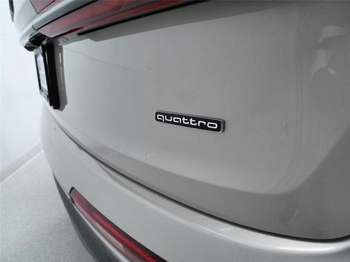 2023 Audi Q7 55 Premium Plus