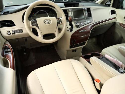 2014 Toyota Sienna XLE