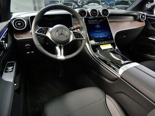 2025 Mercedes-Benz GLC 300 4MATIC