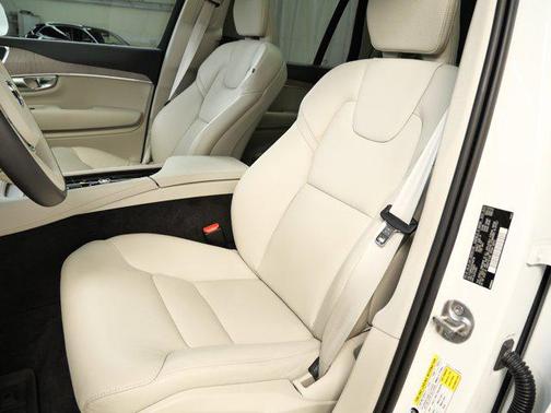 2024 Volvo XC90 Recharge Plug-In Hybrid T8 Plus Bright Theme 7-Seater