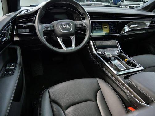 2025 Audi Q7 55 Premium Plus