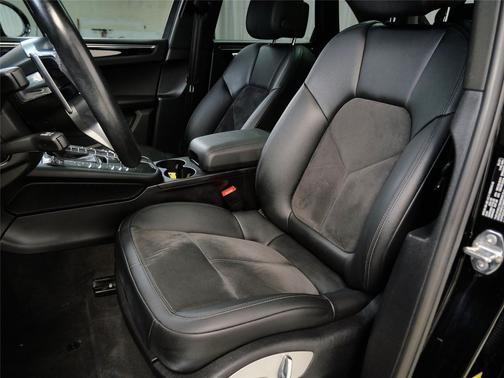 2021 Porsche Macan Base