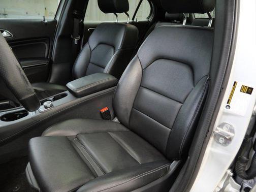Polar Silver Metallic 2018 Mercedes-Benz GLA 250 4MATIC