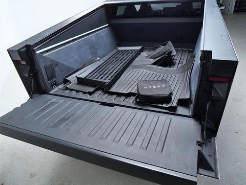 2025 Tesla Cybertruck Cyberbeast