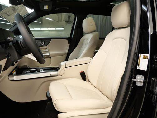 2025 Mercedes-Benz GLB 250 4MATIC