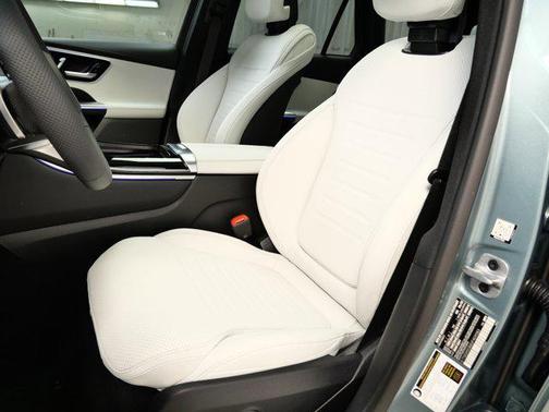2025 Mercedes-Benz GLC 350e Base