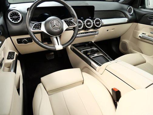 2025 Mercedes-Benz GLB 250 4MATIC