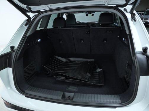 2025 Audi Q6 e-tron Premium Plus quattro