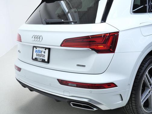 Glacier White Metallic 2022 Audi Q5 e 55 S line Prestige